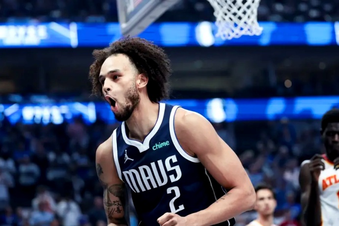 独行侠中锋莱夫利接受右脚骨刺清理手术，预计训练营前康复